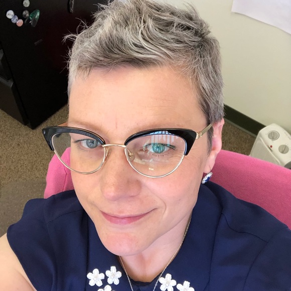 Meet your Posher, Eddi - Picture 5 of 9